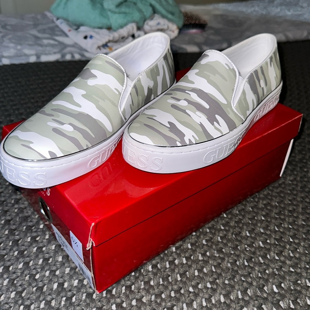 Never used NEW IN BOX guess slip on shoes